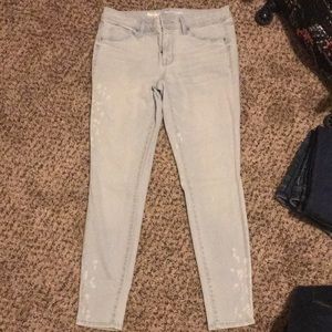 Lite blue denim mid-rise jegging
